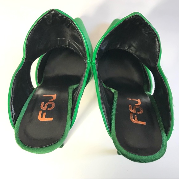 WICKED FJ5 NEW Green Velour Pointed Toe Open Back 5 inch Stiletto Size 7 pumps - Picture 14 of 16